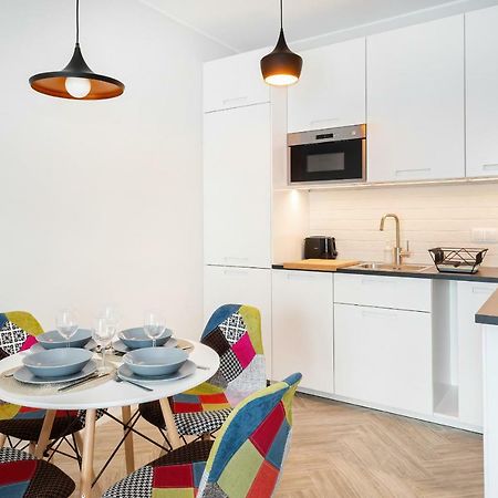 Apartments Rondo Wiatraczna By Noclegi Renters Varsó Kültér fotó