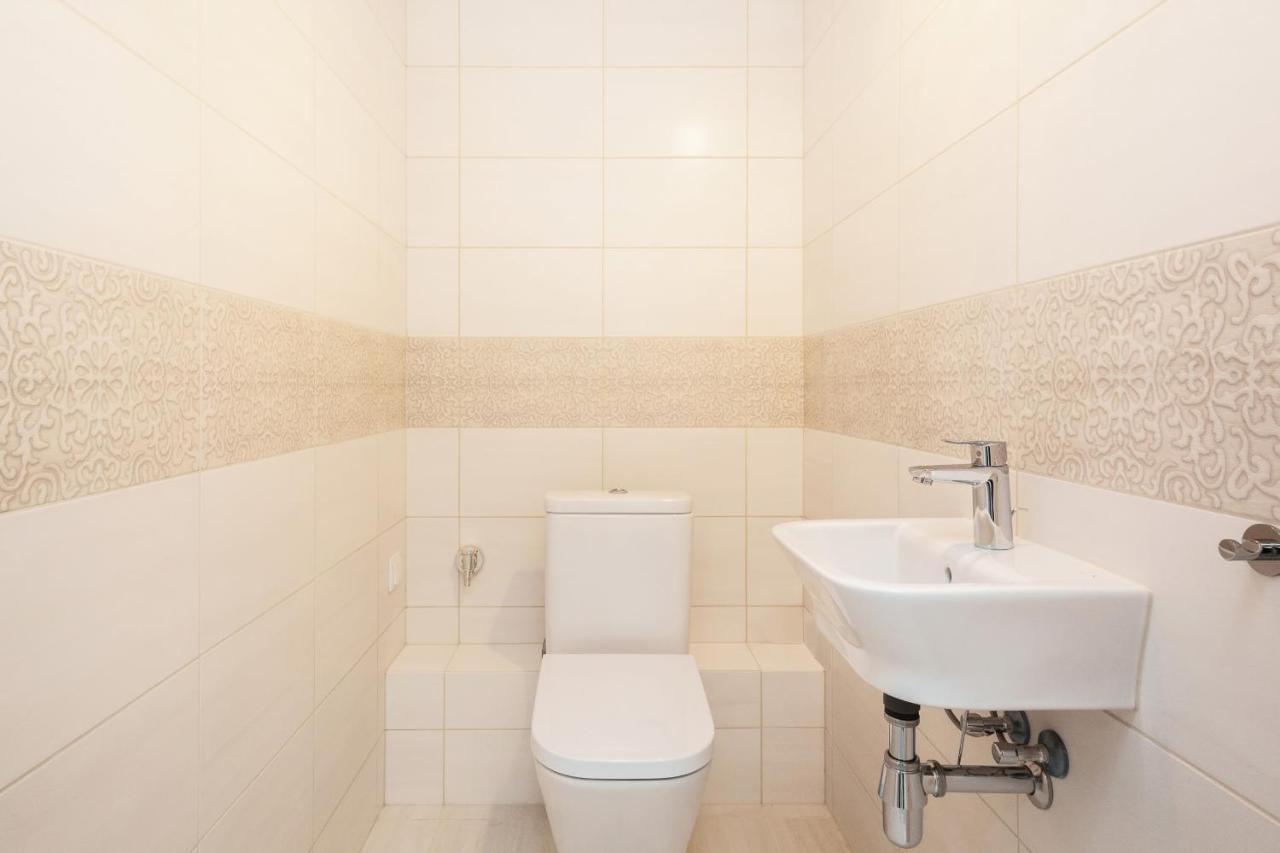 Apartments Rondo Wiatraczna By Noclegi Renters Varsó Kültér fotó