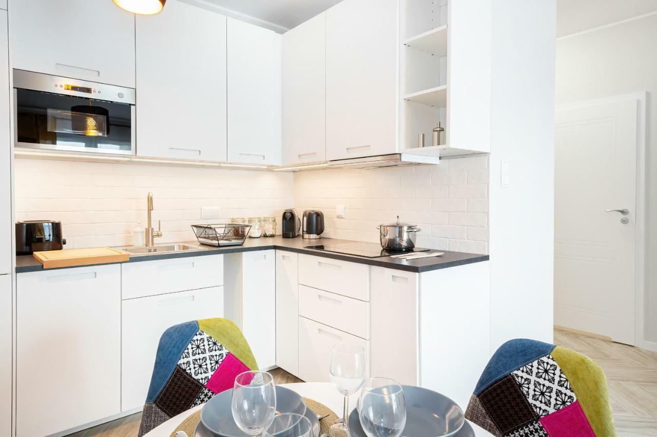 Apartments Rondo Wiatraczna By Noclegi Renters Varsó Kültér fotó